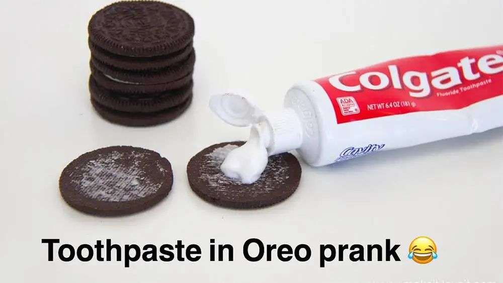 再也不用「擠牙膏」，高露潔換上的「潤滑劑」包裝，讓牙膏從此一滴不剩