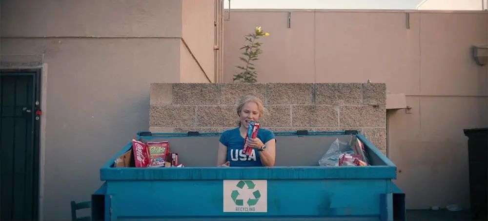 再也不用「擠牙膏」，高露潔換上的「潤滑劑」包裝，讓牙膏從此一滴不剩